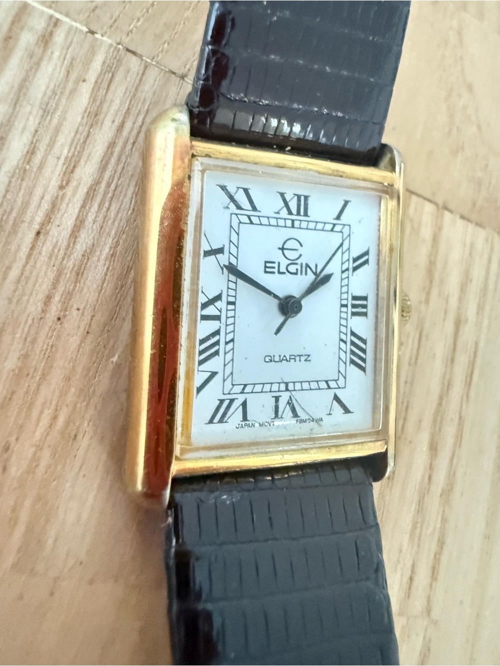 Elgin ladies gold tone tank style black leather strap watch NEW BATTERY